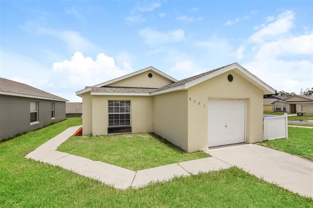 Active With Contract: $1,710 (3 beds, 2 baths, 1300 Square Feet)