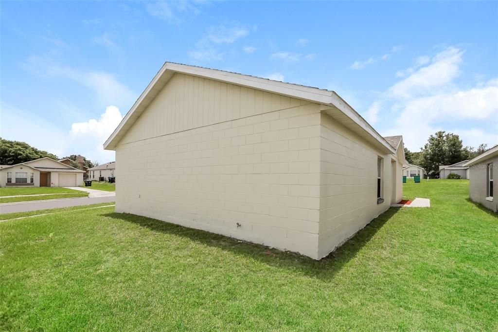 Active With Contract: $1,710 (3 beds, 2 baths, 1300 Square Feet)