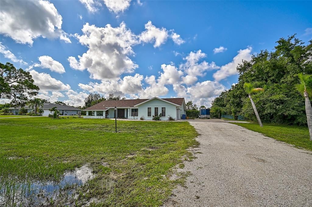 For Sale: $629,900 (3 beds, 2 baths, 2272 Square Feet)