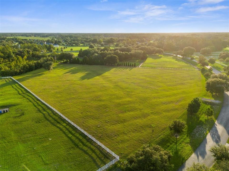 На продажу: $1,200,000 (5.00 acres)