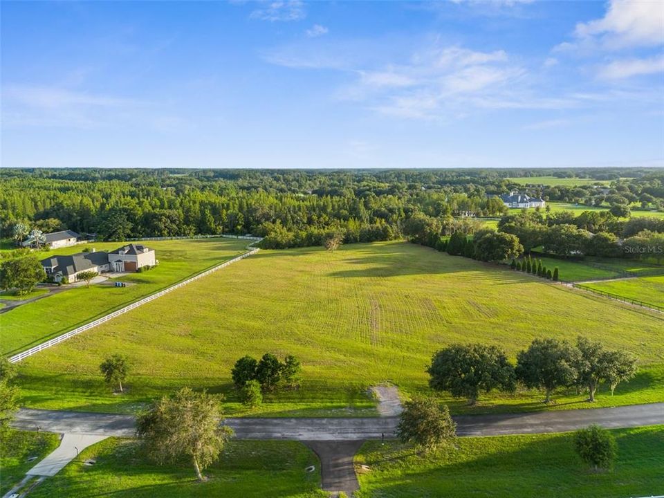 На продажу: $1,200,000 (5.00 acres)