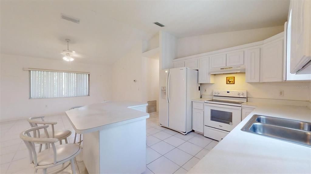 For Sale: $250,000 (2 beds, 2 baths, 1248 Square Feet)