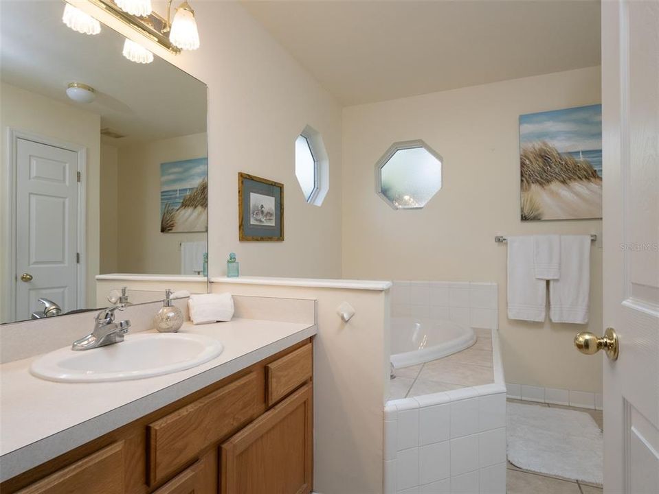 Spacious Owners private bathroom