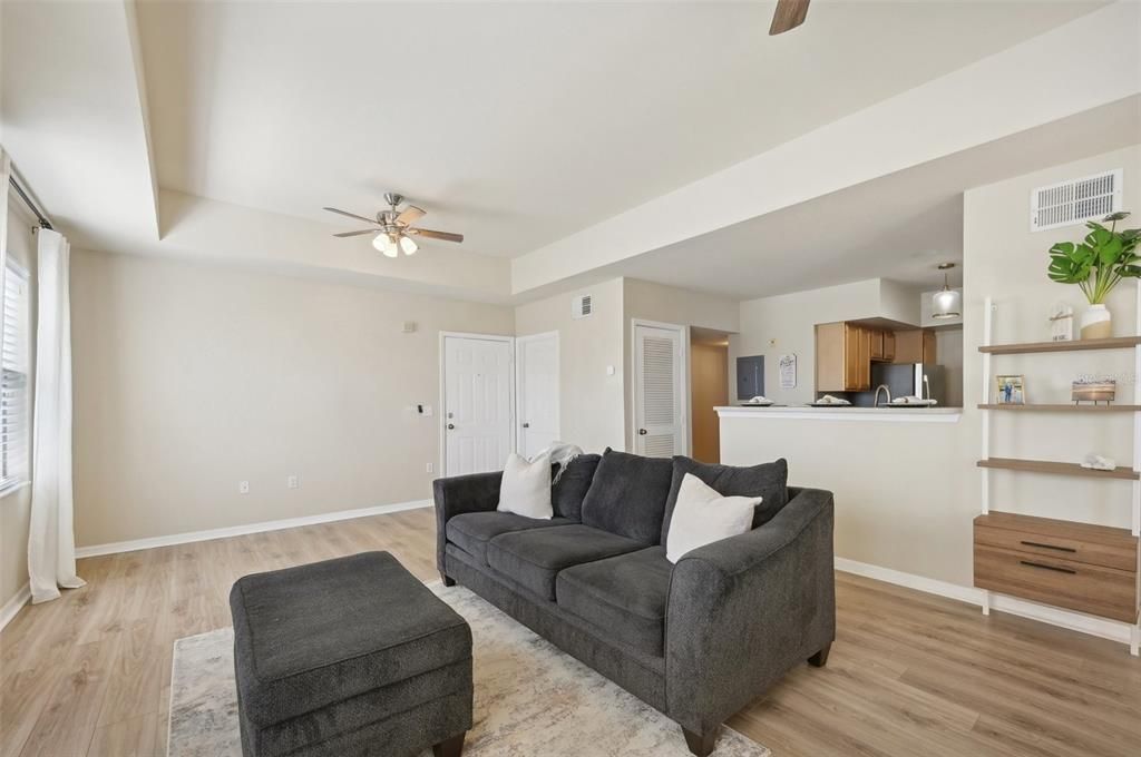 For Sale: $289,900 (2 beds, 2 baths, 1058 Square Feet)