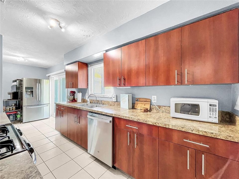 For Sale: $315,000 (3 beds, 1 baths, 1236 Square Feet)