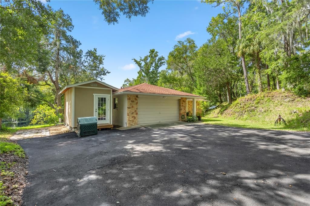 For Sale: $949,000 (3 beds, 2 baths, 1824 Square Feet)