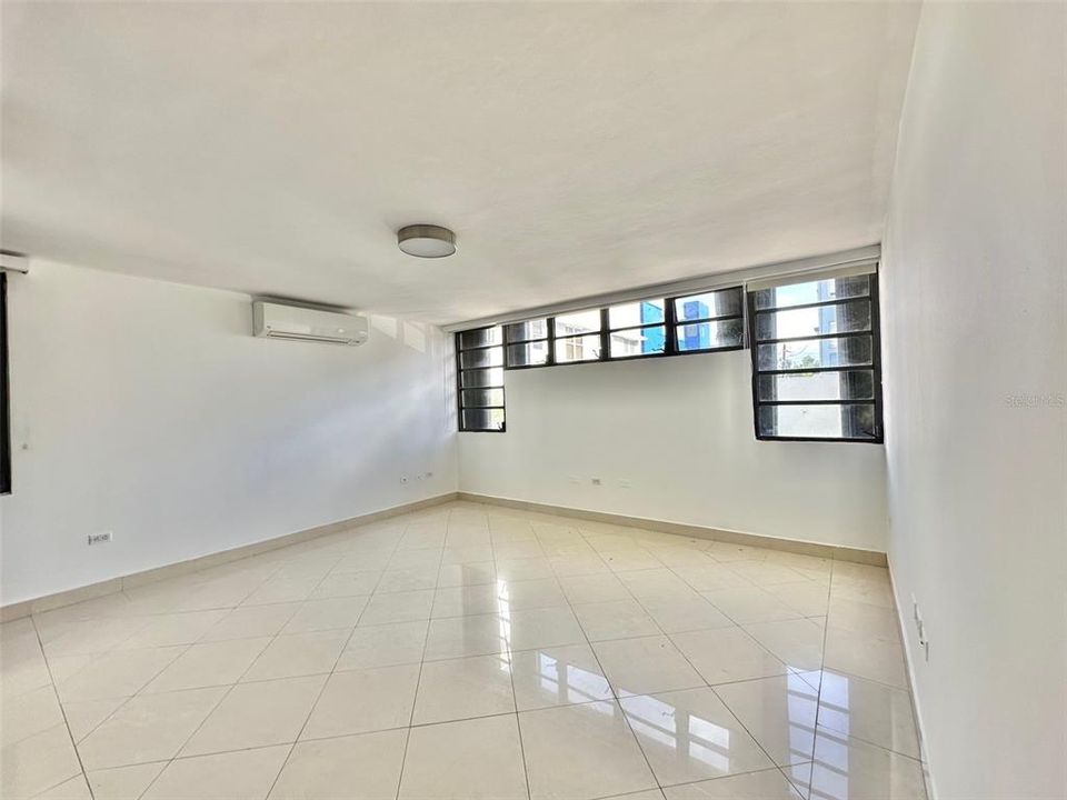 En Venta: $1,250,000 (3 camas, 2 baños, 1914 Pies cuadrados)