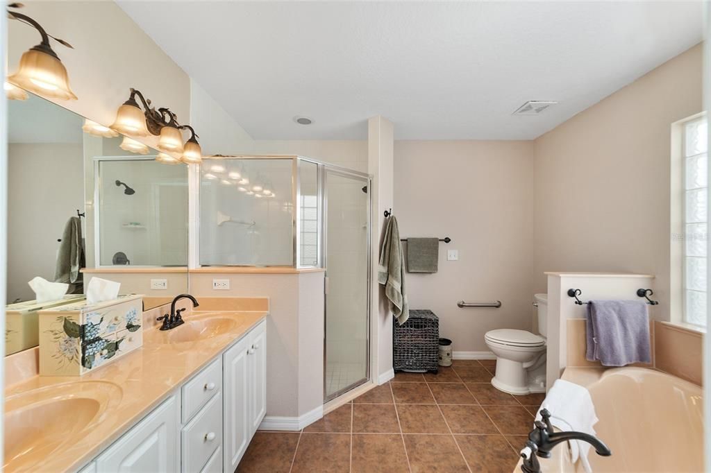 For Sale: $275,750 (2 beds, 2 baths, 1337 Square Feet)