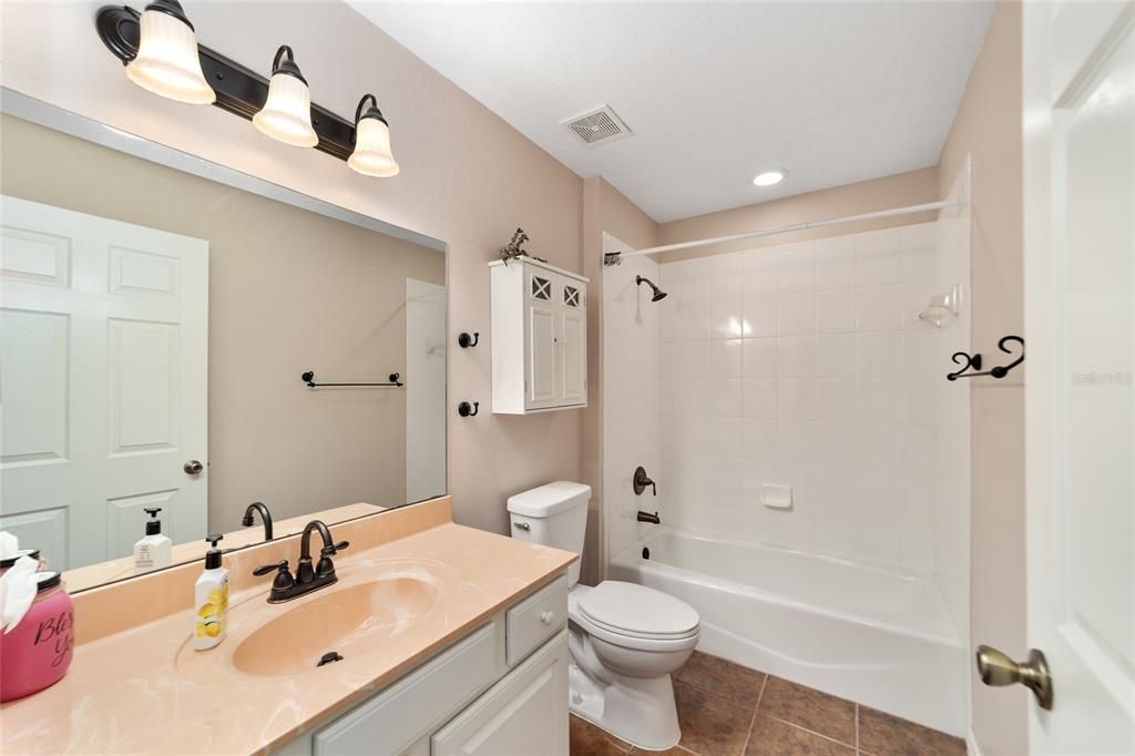 For Sale: $275,750 (2 beds, 2 baths, 1337 Square Feet)