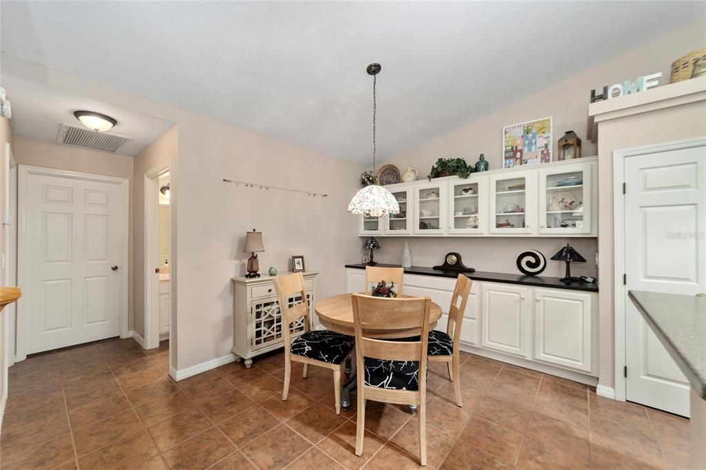 For Sale: $275,750 (2 beds, 2 baths, 1337 Square Feet)