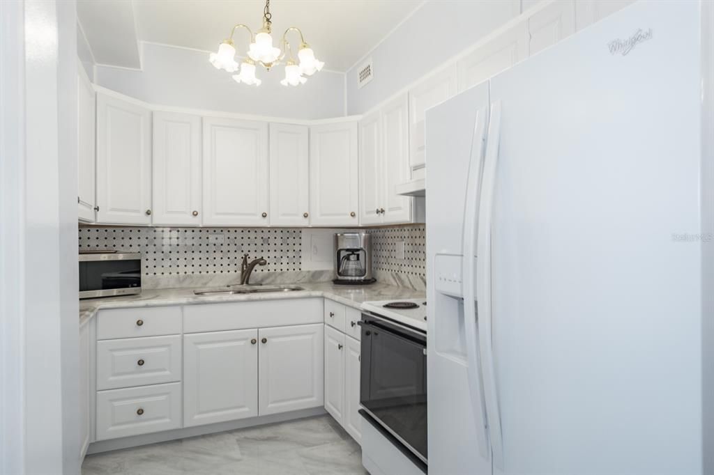 For Sale: $394,999 (2 beds, 2 baths, 1295 Square Feet)