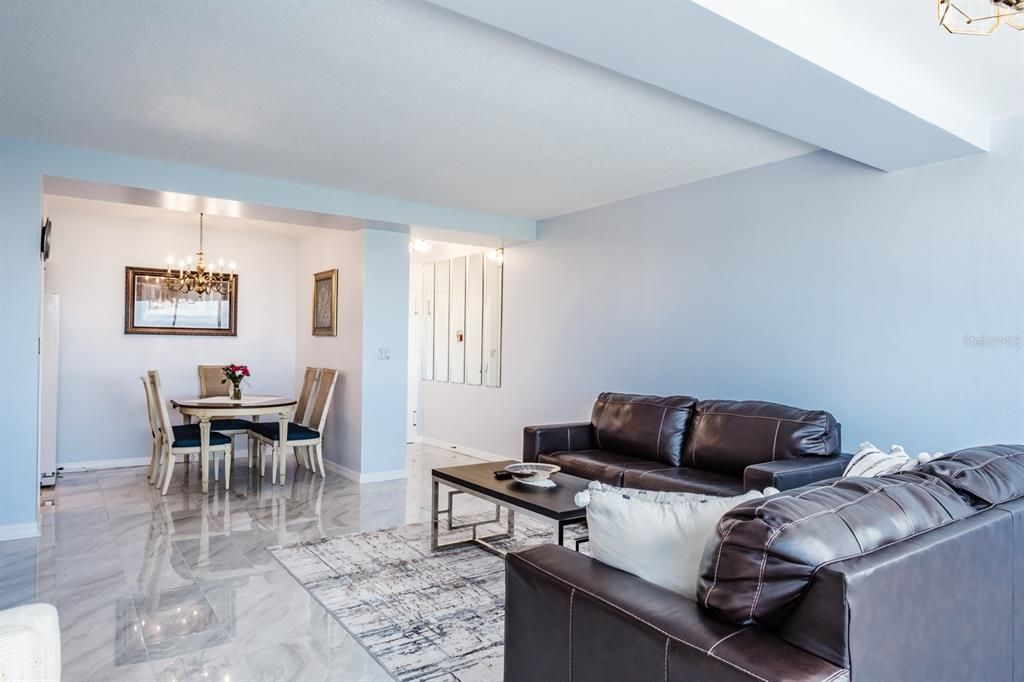 For Sale: $394,999 (2 beds, 2 baths, 1295 Square Feet)