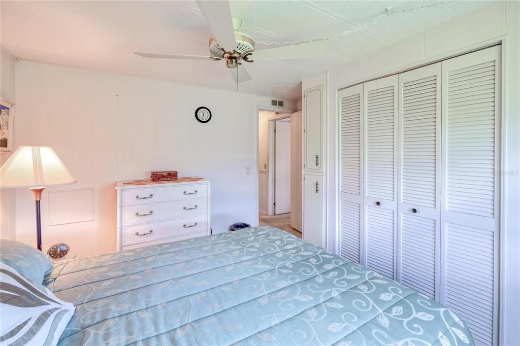 For Sale: $130,000 (2 beds, 2 baths, 966 Square Feet)