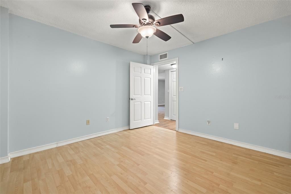 For Sale: $279,000 (2 beds, 2 baths, 1450 Square Feet)