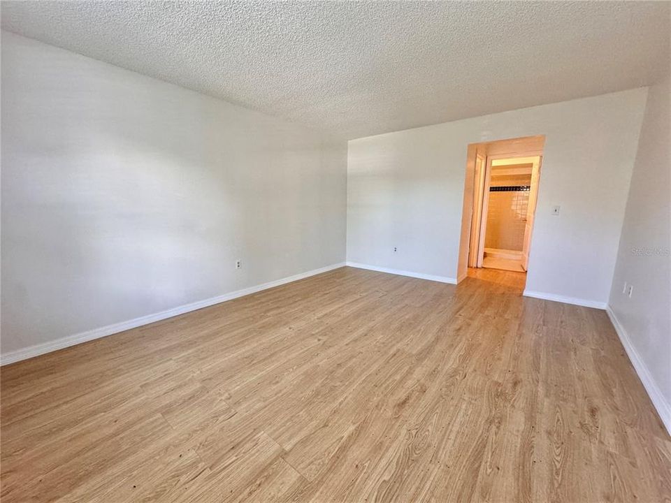 For Sale: $146,900 (2 beds, 2 baths, 1165 Square Feet)