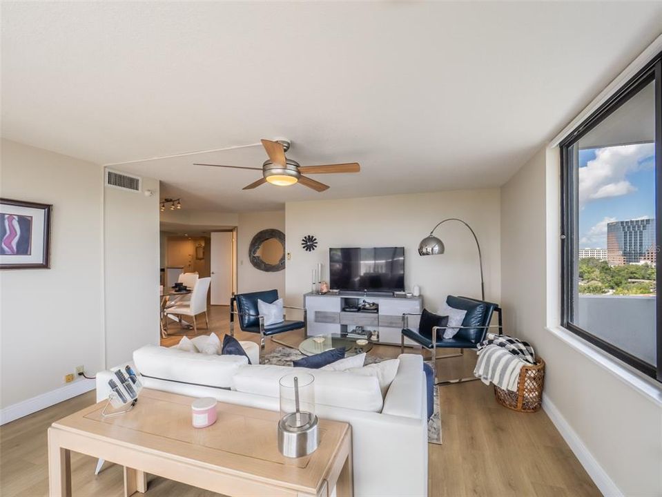 For Sale: $315,000 (2 beds, 2 baths, 1189 Square Feet)