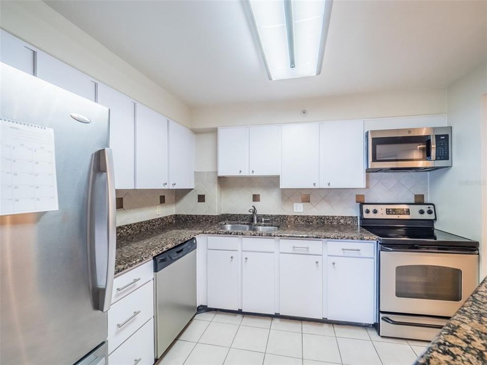 For Sale: $315,000 (2 beds, 2 baths, 1189 Square Feet)