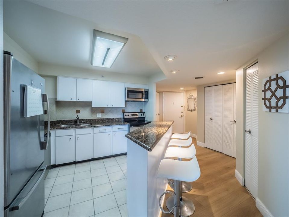 For Sale: $315,000 (2 beds, 2 baths, 1189 Square Feet)