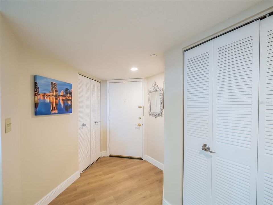 For Sale: $315,000 (2 beds, 2 baths, 1189 Square Feet)