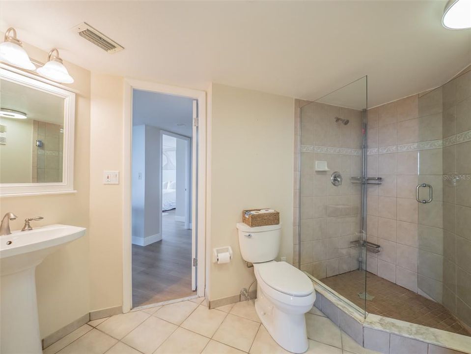 For Sale: $315,000 (2 beds, 2 baths, 1189 Square Feet)