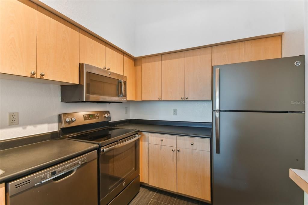 For Sale: $325,000 (1 beds, 1 baths, 789 Square Feet)