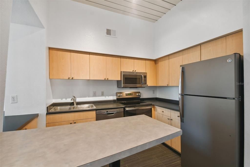 For Sale: $325,000 (1 beds, 1 baths, 789 Square Feet)