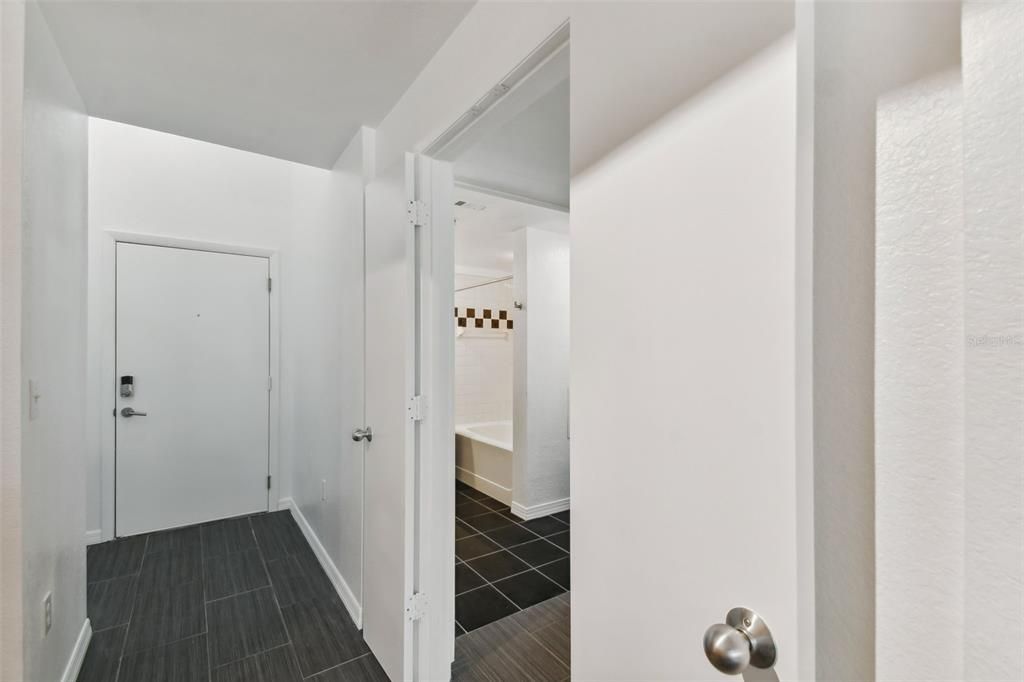 For Sale: $325,000 (1 beds, 1 baths, 789 Square Feet)