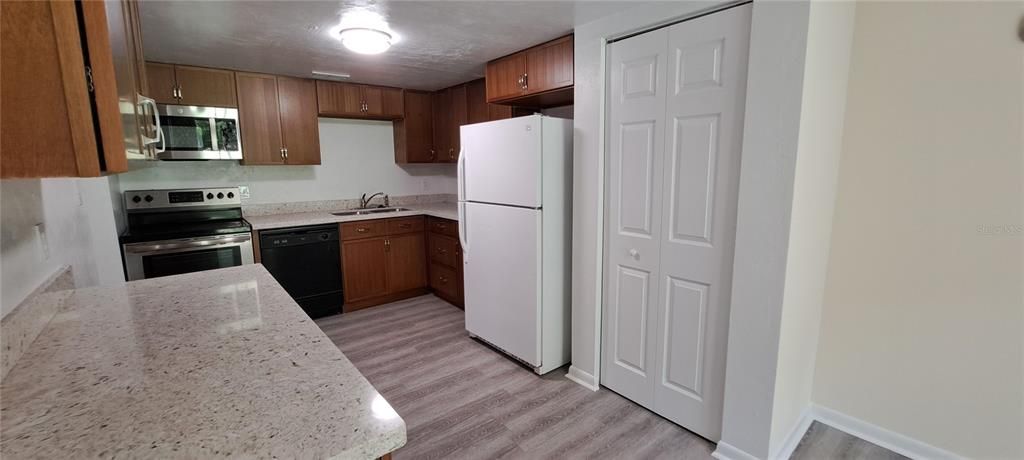 For Rent: $1,595 (3 beds, 2 baths, 1385 Square Feet)