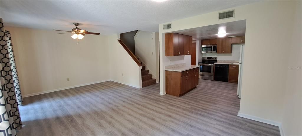 For Rent: $1,595 (3 beds, 2 baths, 1385 Square Feet)