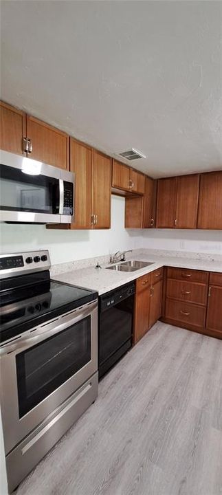 For Rent: $1,595 (3 beds, 2 baths, 1385 Square Feet)