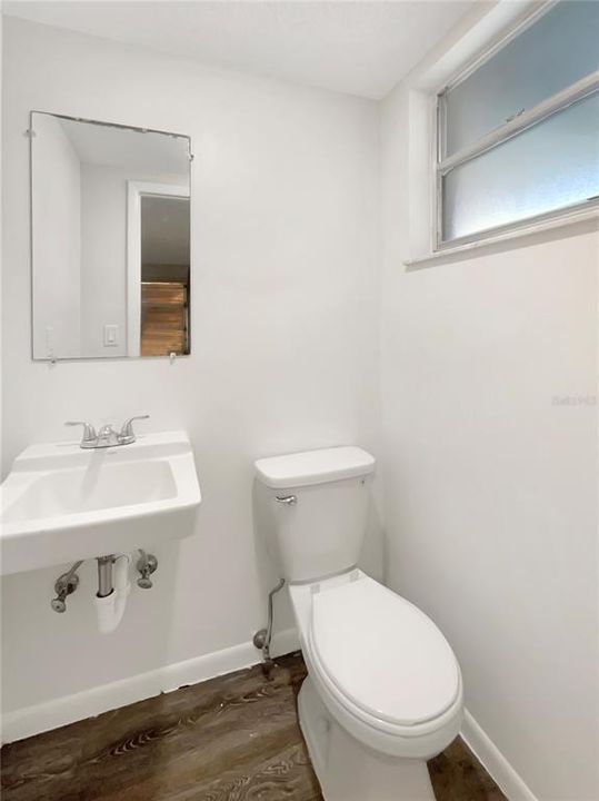 For Sale: $252,000 (2 beds, 1 baths, 884 Square Feet)