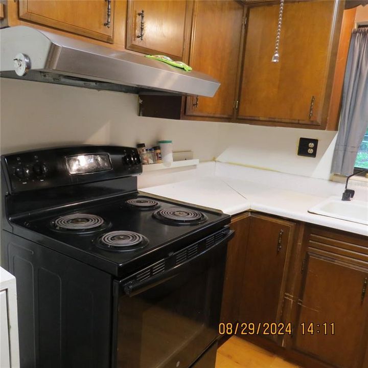 For Sale: $175,000 (2 beds, 1 baths, 1041 Square Feet)