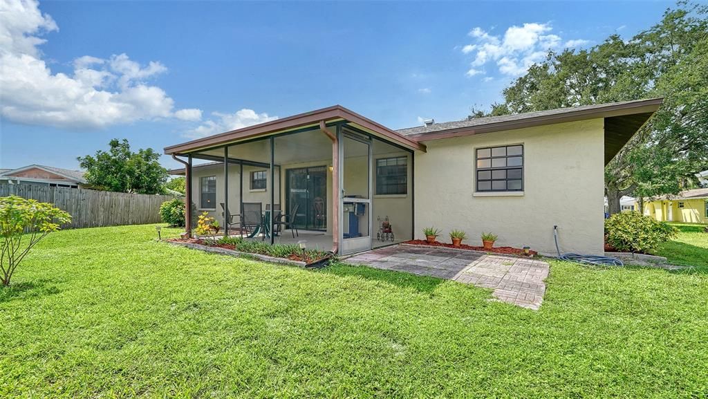 Active With Contract: $349,900 (3 beds, 2 baths, 1196 Square Feet)