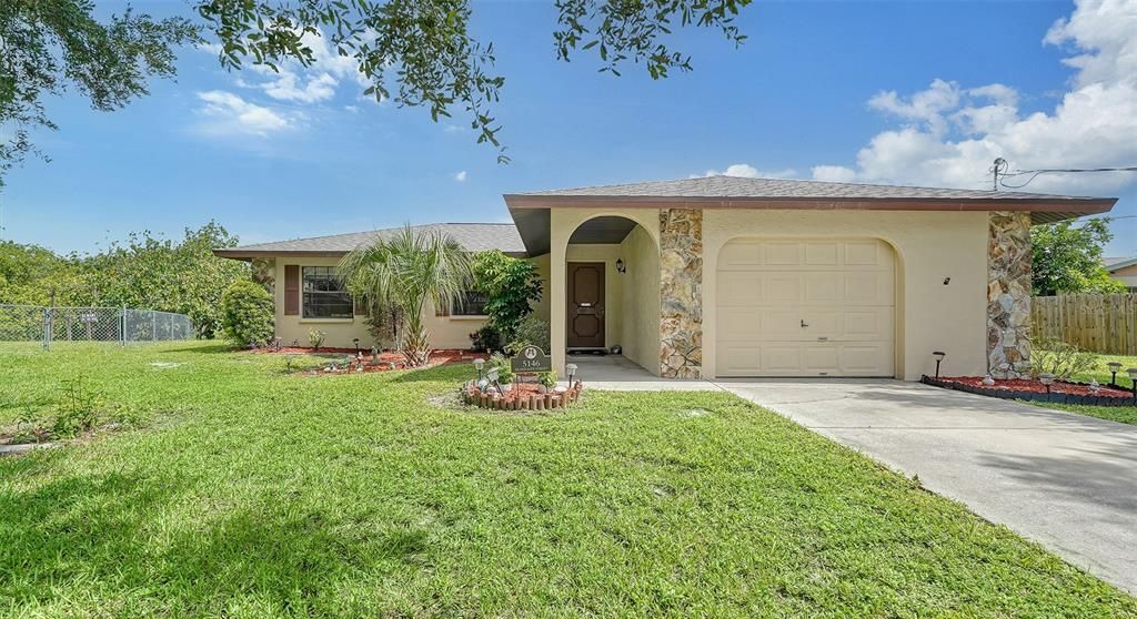 Active With Contract: $349,900 (3 beds, 2 baths, 1196 Square Feet)