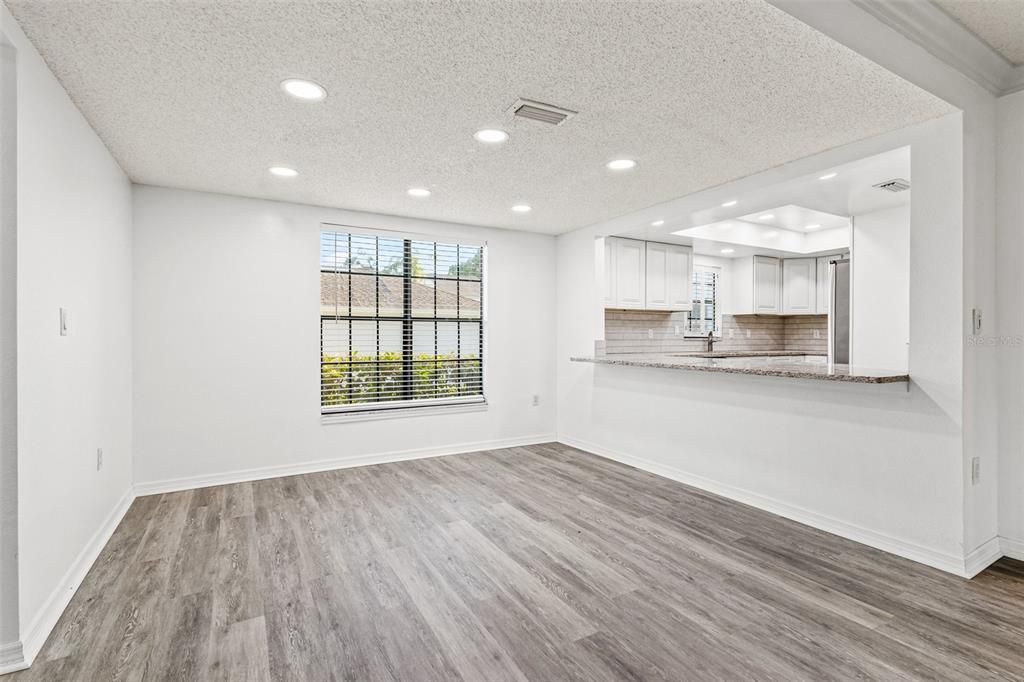 Active With Contract: $180,000 (2 beds, 2 baths, 1185 Square Feet)