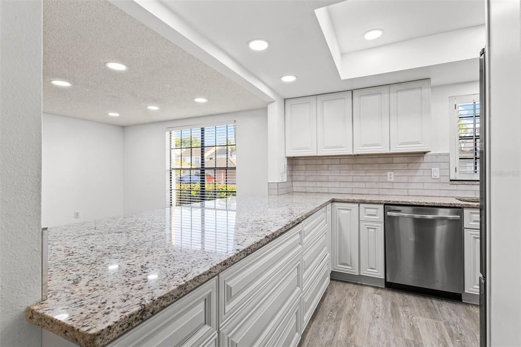 Active With Contract: $180,000 (2 beds, 2 baths, 1185 Square Feet)