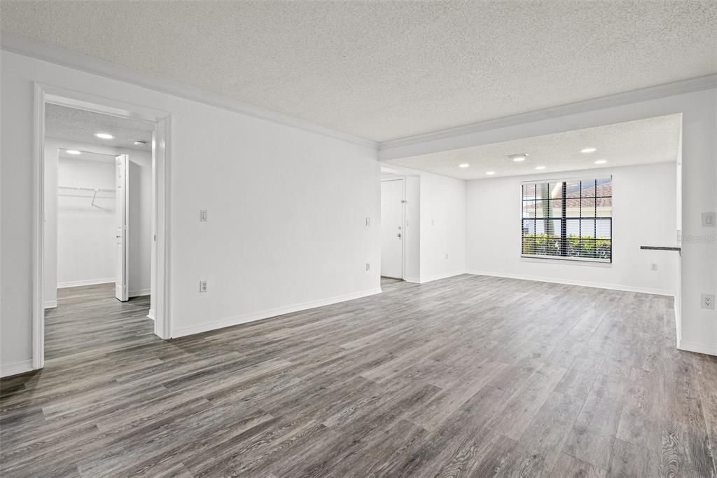 Active With Contract: $180,000 (2 beds, 2 baths, 1185 Square Feet)