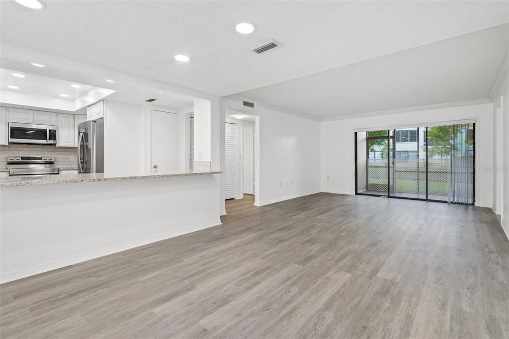 Active With Contract: $180,000 (2 beds, 2 baths, 1185 Square Feet)