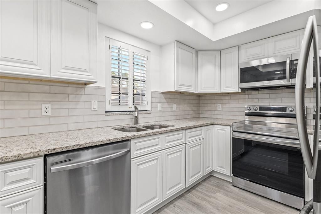 Active With Contract: $180,000 (2 beds, 2 baths, 1185 Square Feet)