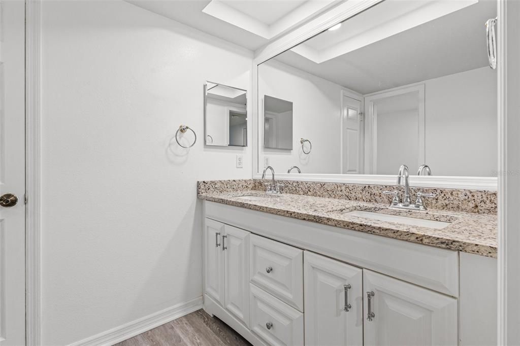 Active With Contract: $180,000 (2 beds, 2 baths, 1185 Square Feet)