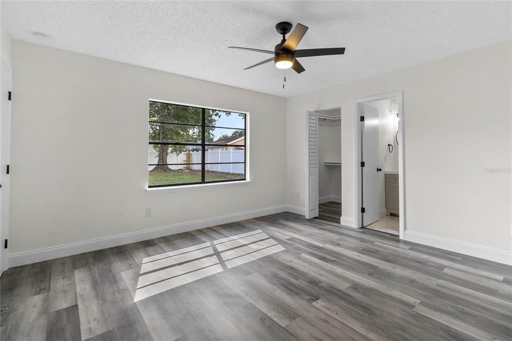 Active With Contract: $325,000 (3 beds, 2 baths, 1264 Square Feet)