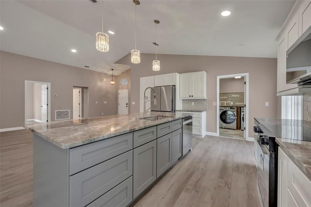 Active With Contract: $388,800 (2 beds, 2 baths, 1841 Square Feet)