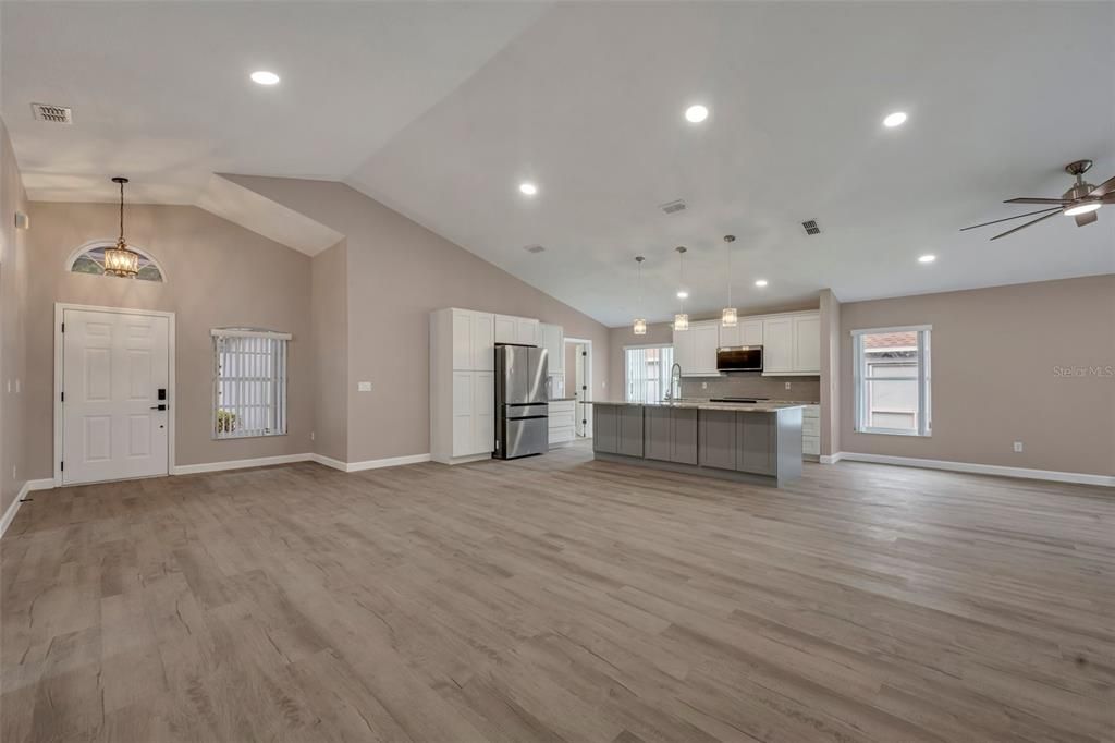 Active With Contract: $388,800 (2 beds, 2 baths, 1841 Square Feet)