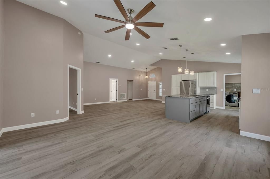 Active With Contract: $388,800 (2 beds, 2 baths, 1841 Square Feet)