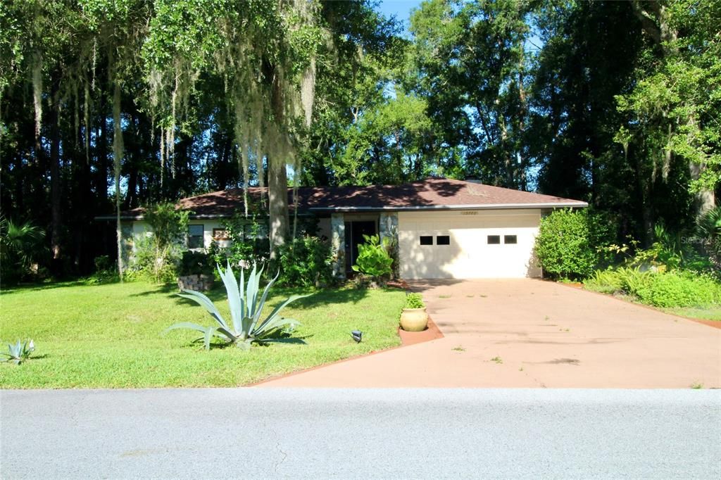 For Sale: $315,000 (3 beds, 2 baths, 1916 Square Feet)