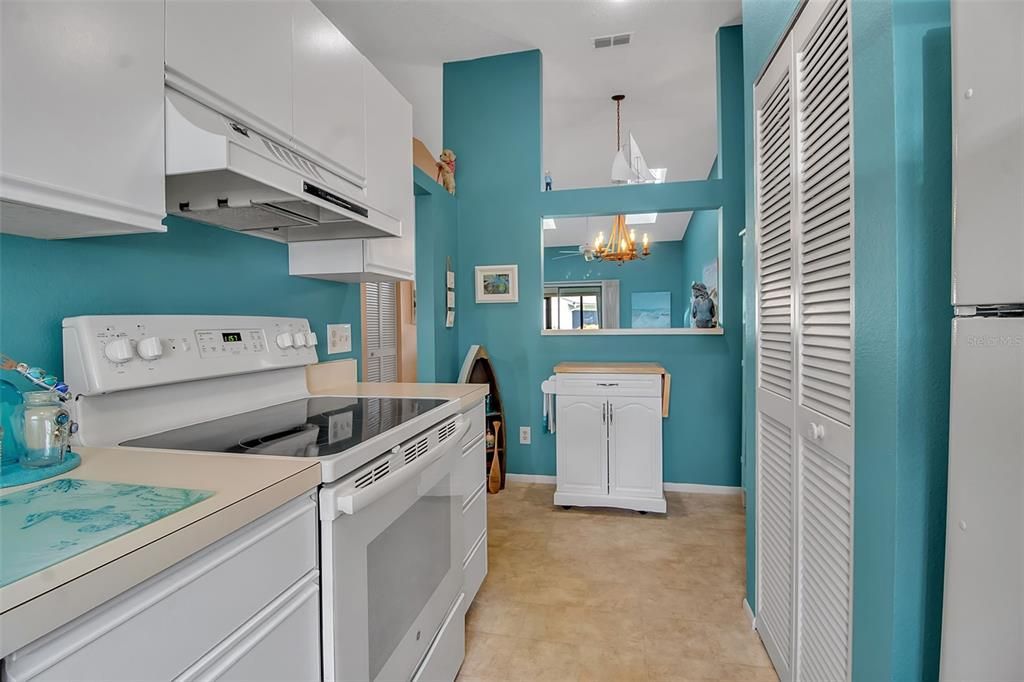 For Sale: $234,500 (2 beds, 2 baths, 1196 Square Feet)