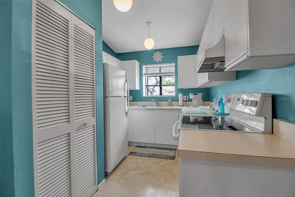 For Sale: $234,500 (2 beds, 2 baths, 1196 Square Feet)