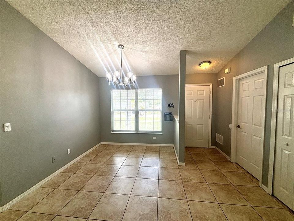 For Rent: $2,245 (3 beds, 2 baths, 1638 Square Feet)