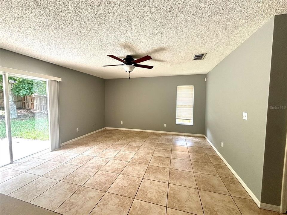 For Rent: $2,199 (3 beds, 2 baths, 1638 Square Feet)