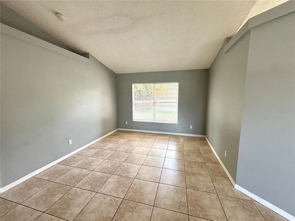 For Rent: $2,245 (3 beds, 2 baths, 1638 Square Feet)